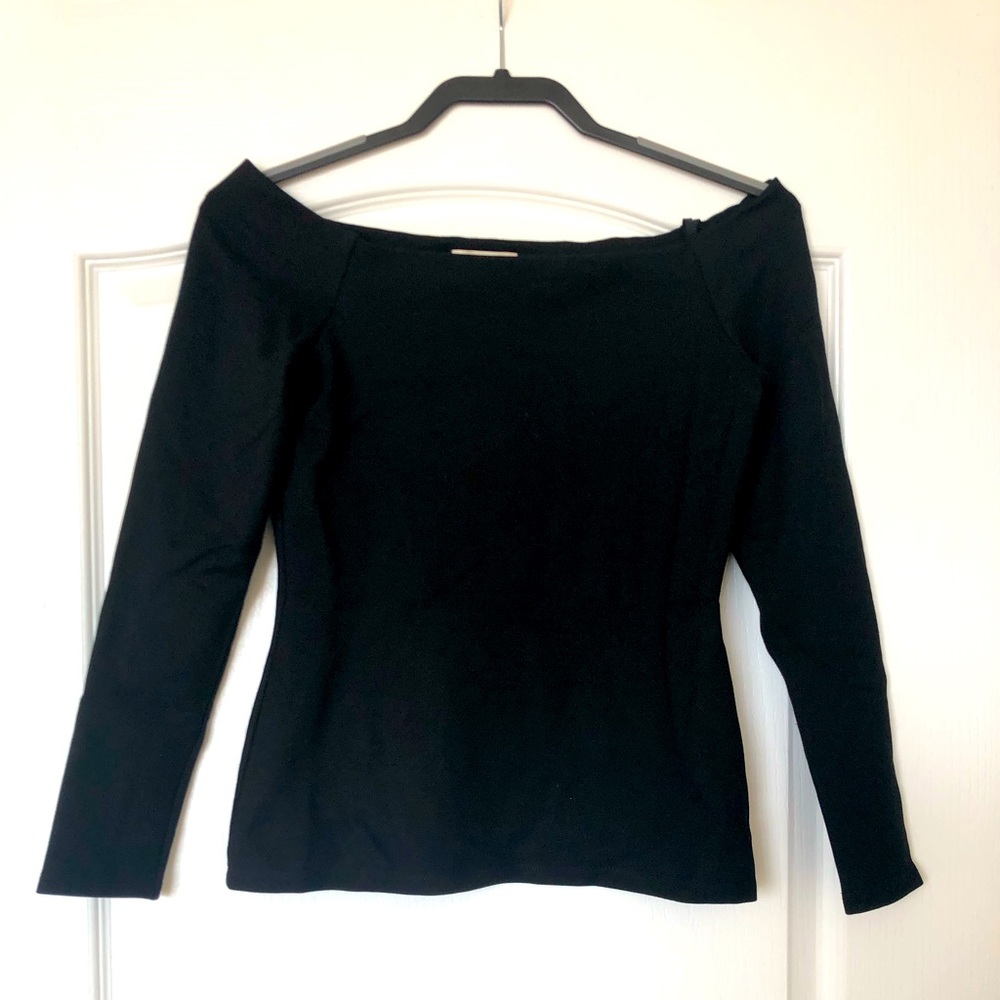 L’AGENCE Off Shoulder Top